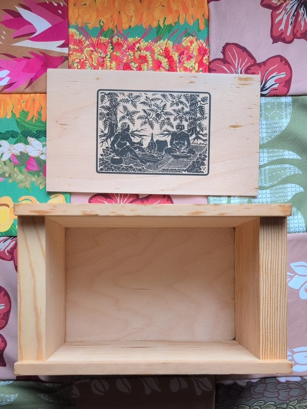 Rare Hawaiian Honey Co wooden Gift Box